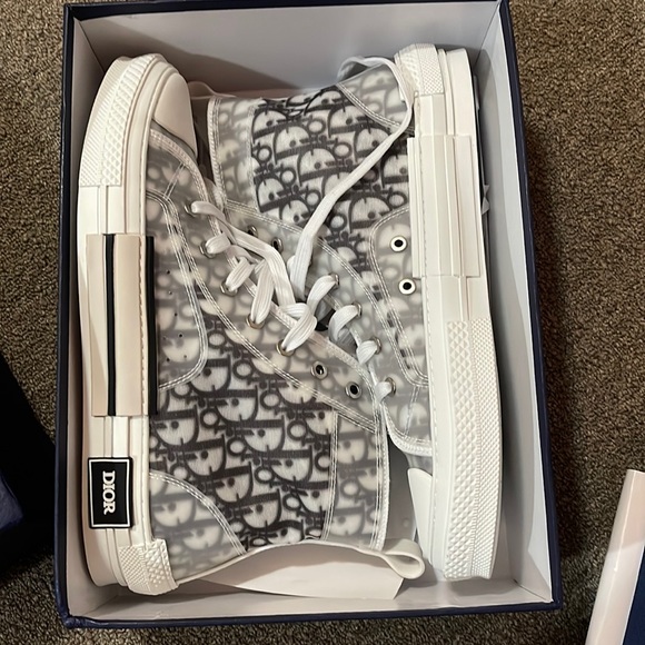 DIOR DESIGNER (NEW) NEVER WORN SNEAKERS - Picture 1 of 5